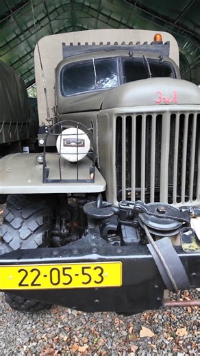 ‎ZiL-157K je stredne ťažký nákladný automobil, ktorý bol vyrábaný predovšetkým pre sovietsku armádu a vznikol vylepšením ZiL-157. ‎ ‎Po zahájení sériovej výroby nákladného automobilu ZiS-151 s pohonom všetkých kolies začali konštruktéri vývoj vylepšenej verzie, ktorej konštrukcia obsahovala pneumatiky s väčším priemerom, jedným kolesom na každej strane zadnej nápravy a systémom regulácie tlaku v pneumatikách. V roku 1956 boli postavené dva prototypy pod označením ZiS-157 zo špeciálne vyvinutými 
