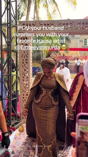 Surprising Bride with Hausa Artist at Wedding
