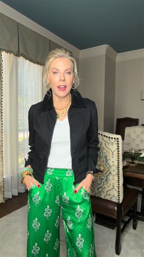 ✨Amy Seago✨ on Instagram: "This is how I’m styling the new #serpentinepant now. Looks like these are selling quickly! Already sold out in XS and low stock in Small. Get these while you can!! Shop link in bio or contact me! 😊 . . #shrunkenmotojacket #vnecktee #cabiclothing #cabistylist #cabistyle #styleinfluencer #cabifashion"