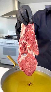 The Ultimate Cheeseburger That’s Juicy, Cheesy, and Perfect