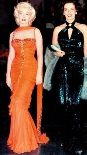 Villa Simonne New Year’s Eve 2025 – Hollywood Glamour Edition This New Year’s Eve, Villa Simonne invites you to step into the golden age of cinema as we transform the Villa into a scene straight out of Old Hollywood. It’s a night of pure glitz, glamour, and timeless elegance — where the Champagne sparkles, the flashbulbs flicker, and every guest takes their place in the spotlight. Inspired by the allure of icons like Marilyn Monroe, James Dean, and Audrey Hepburn, guests will enjoy an evening of