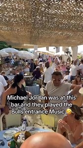 When Michael Jordan enters the bar and the Bulls’ entrance song from the 90s starts. #vintage 🐐 Follow @los angeles @jordan23life23 | Fan Michael Jordan