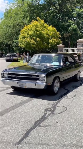 Built Dodge Dart open’s it up 💨 #classiccars #musclecar #mopar