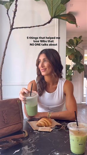 alec treffers | motherhood + food + fitness on Instagram: "hot tips 👇🏻👇🏻👇🏻 1. COUNT MACROS AT SOME POINT IN YOUR LIFE. this is coming from someone who didn’t get the hype until i did. you can be an “intuitive eater,” but if you want to get leaner and build more muscle, spend some time being intentional with your food. aim for a certain amount of protein, carbs, and fat each day. i did this consistently for 4 months, and now my version of intuitive 