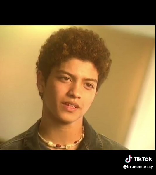 Bruno Mars Impersonating Michael Jackson | Tribute Performance