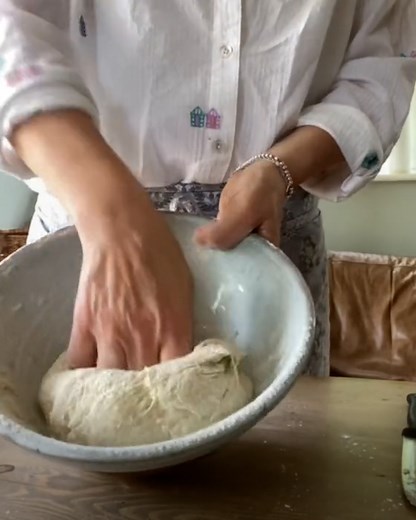 3.7M views · 10K reactions | She makes churning butter look so easy!   | UNILAD | Facebook