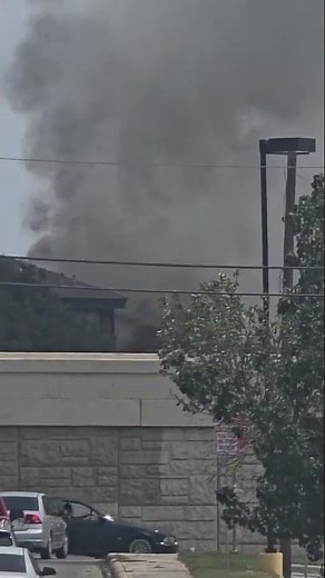 WATCH: Fire, heavy smoke seen coming from apartment complex on Northwest Side