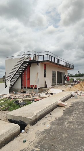 EXO-SKELETON Cladding the shipping containers isn't only for beauty, it also helps to further insulate the building, with this you can create a shipping container build that is both environmentally friendly and stylish Want to learn more about cladding and shipping container builds.. ? Download the FREE E-BOOK. Link in bio #containeroffice #containerlife #tinspaces #claddingsolutions #cementboard #cladding #exteriordesign #containersolutions #containerhouse #tinyhousedesign