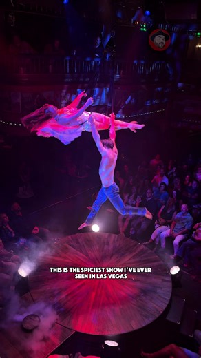 @atomicsaloonshow este es uno de los mejores shows de variedad que he visto en Las Vegas bienvenidos a The Atomic Saloon Show ubicado en el Gran Canal Shops entre los hoteles @venetianvegas y Palazzo este show es irreverentemente divertido mezcla magistralmente comedia acrobacia y sensualidad, el teatro ambienta un salón del viejo oeste . Este espectáculo es para mayores de 18 años y para los que están listos para la comedia picante y momentos de diversión . This is one of the best shows in Las