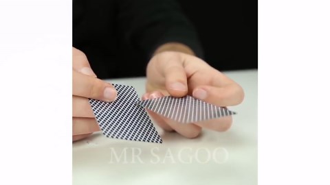 Master 15 Mind-Blowing Illusions and Street Magic Tricks!