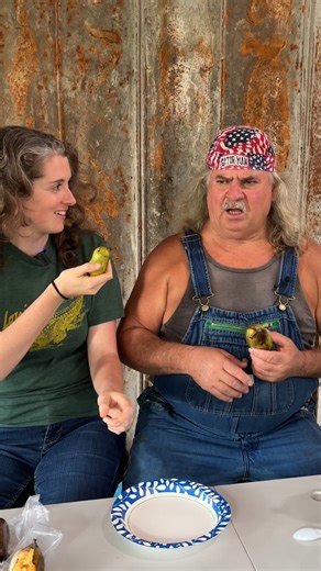 Mr. Bruce tries a pawpaw fruit for the first time! | Anna The Archer