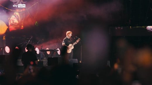 Ed Sheeran in concerto al Lucca Summer Festival, in 40mila incantati dal cantautore-poeta