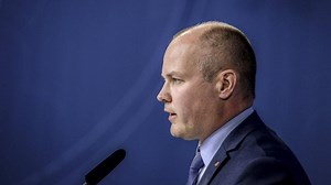 Sweden looks to tighten immigration law