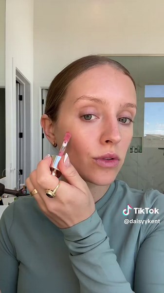 Simple 6-Step Morning Makeup Routine for a Clean Look