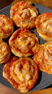 Bacon Puff Pastry Pinwheels ➡️ Recipe ⬇️ #baconrolls #puffpastryrecipes #puffpastrypinwheels | Essen Paradies