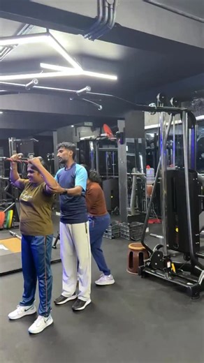 JET AESTHETIC PREMIUM FITNESS CENTRE on Instagram: "😆fun time : 40 kg triceps extension challenge"