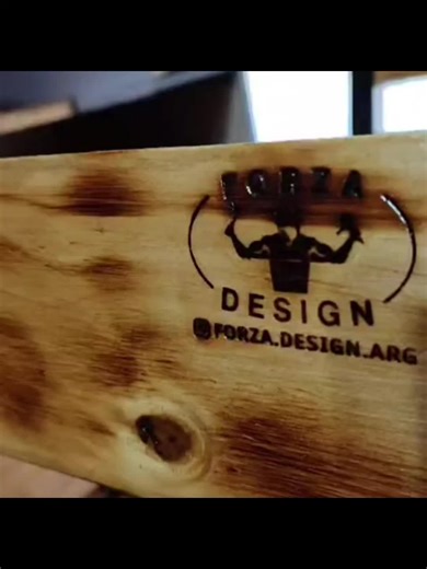 📍 NUEVAS SILLAS FORZA DESIGN Combinamos hierro y madera flameada para crear sillas resistentes, cómodas y con presencia estética. Ideales para quinchos, galerías, comedores industriales o espacios con impronta rústica. 🔥 Madera con acabado flameado artesanal 🛠️ Estructura robusta en acero soldado 🌧️ Aptas interior / exterior techado 🎨 Terminación industrial   tratamiento protector 👉 Fabricación a pedido 👉 Podemos hacer mesa combinada y juegos completos 📍 Quilmes Oeste– Envíos a todo el p
