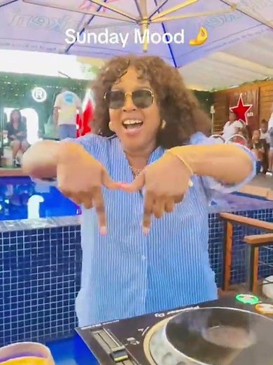 Soulful Vibes & R&B Grooves​We curate the finest Classic Soul, Neo-Soul, and Smooth R&B #dj