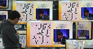 AlphaGo, Google's AI machine beats 18-time Go world champion Lee Sedol in first game