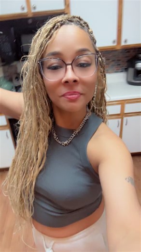 Enjoying my self wit no wine no nothing just myself my entertainment!!!!