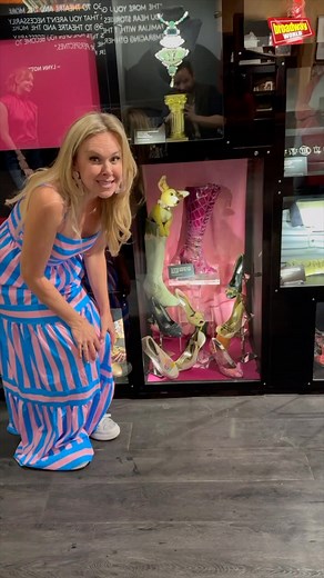 It’s a Legally Blonde reunion at @museumofbroadway! See @laurabellbundy present the iconic shoes she wore in the production as she reunites with Christian Borle and @kateshindle. | BroadwayWorld