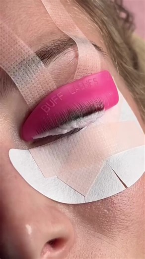 No product misplacement over here 🤭 Using our Buff Lashes Compensators to ensure product placement is stable, prevents solution evaporation and boosts solution absorption. #lashliftandtint #fyp #lashtech #cysteamine #koreanlashlift