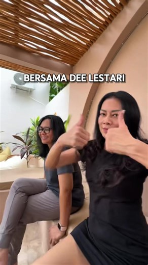 Angin pantai dan udara pulau memang bisa memicu ide-ide out of the box. JS Khairen bikin challenge menyusun kalimat dari judul-judul novel. Bahannya datang dari buku-buku Dee Lestari, JS Khairen, Ratih Kumala, dan Valiant Budi. You think you could do better? COBAIN! @js_khairen @ratihkumala @Buku Vabyo #DeeLestari #JSKhairen #RatihKumala #ValiantBudi