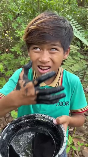 Survival Skills: Simple but Useful in jungle #bushcraft #camping #outdoors #useful #shorts #survival