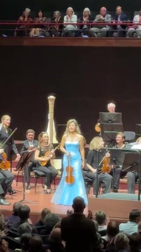 Violinist Queen 👸 Anne-Sophie Mutter with London Philharmonic & Karina Canellakis