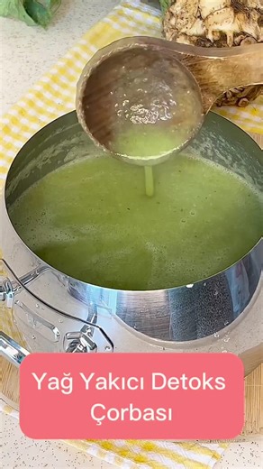 Yağ Yakıcı Detoks Çorbası Malzemeler; 1 adet kabak Bir kase taze fasulye Yarım adet kereviz Kereviz yaprağı Dereotu Karabiber Tuz Not; Kerevizi kestikten sonra yıkayıp limonlu suya bastım bilginiz olsun. . . . #sağlıklıbeslenme #sağlıklıyaşam #sağlıklıtarifler #diyet #diyetteyim #fit #fitnessmotivation #tarif #food #eat #health #healthylifestyle #healthyfood #yemek #yemektarifleri #keşfet #keşfetteyizzz #keşfetbeni #reels