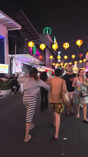 A Night Out on Walking Street Pattaya – Full Experience!