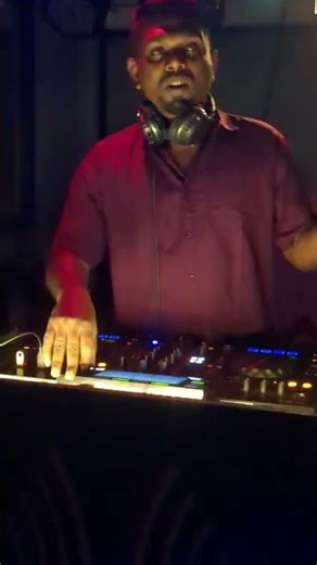 DJ Nitro flips Flo Rida’s Low into a high-energy club remix that hits harder with every drop.Short,