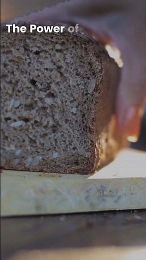 White Bread vs Whole Grain 🍞 — What It Does to Your Blood Sugar | RN Explains 123
