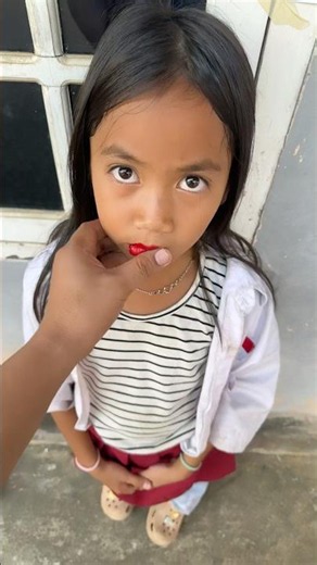 Bawa lipstik ke kelas