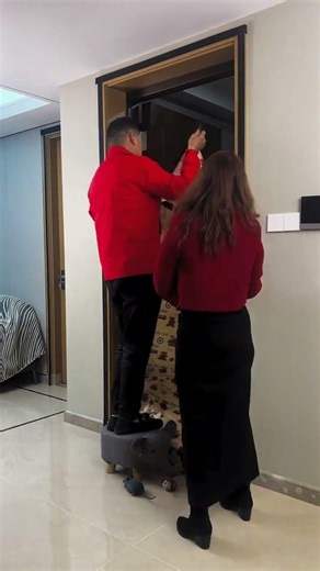 Thickened and heat-insulating door curtain with window opening, Velcro design