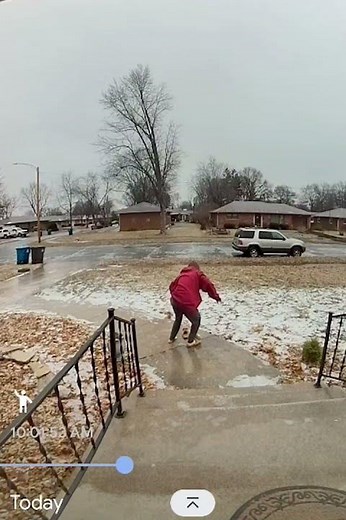 Woman Slips on Icy Stairs and Falls in USA - 1554309