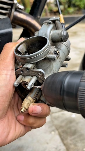 float lock too tight causes flooding #carb #tipsandtricks | Numpak GL