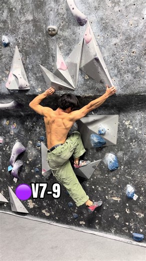 🟣V7-9 - Did not expect to get this climb of all climbs today. Fingers raw and muscles sore from Jtree complete anti-style climb (crimps and body positioning) 📍Hangar 18 Orange . . . . . #climbing #climbingtiktok #bouldering #indoorclimbing #socal