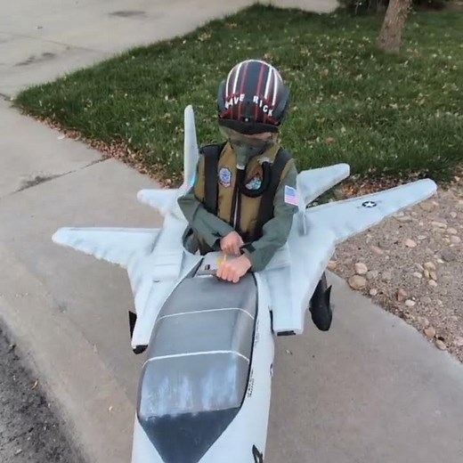 The Ultimate Top Gun Halloween Costume!