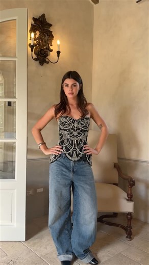 milla on Instagram: "Low-key drama. High-key sparkle 💎 Or simply a crystal-covered corset that ticks all the boxes: dramatic and sparkly. Art. N.: 2506-9 #itsmilla #itsmilladress #25069black #ClockStrikes #festivelook #corset #crystal #blackcorset #NYElook #nyeoutfit #partylook #partyoutfit #partyseason"