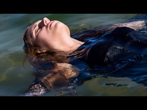 WOW, THAT'S SO COOL! AFTER A PARTY, A GIRL WETS HER CLOTHES IN THE SEA, SWIMS, AND POSE IN THEM