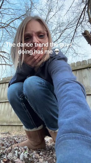 How would that even feel good? 😂😅 “what imma do to her tonight” like what?.. slap ur knees on her sides? 😂😂💀