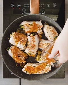 Cette année, essayez un plat qui sort de l’ordinaire à l’Action de grâces. Ces délicieux rouleaux de dinde farcis faciles à préparer épateront la galerie. Obtenir la recette > http://kraft.ca/rouleauxdedindefarcis | Kraft Canada