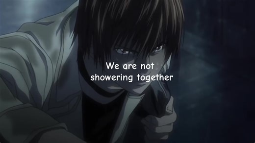 L intenta ducharse con Light en una escena cómica