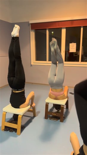 Nos inverdanceuses en plein stage, répètent chaque chorégraphie en détail. #inverdance #dance #stage #inversion #choreography | Inverdance