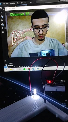 Hand Gesture to Control led brightness. #arduino #programming #iot #ia #coding #fyp #foryoupage #foryou