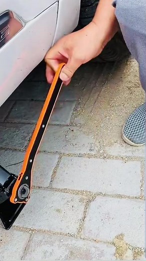 Understanding Car Jacks: Usage and Mechanics Explained