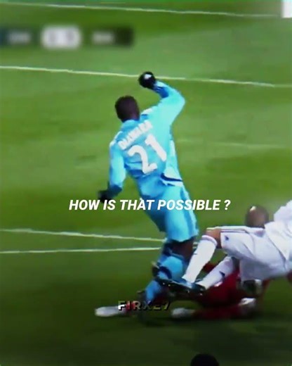 How did Ronaldo get up so quickly? 😨