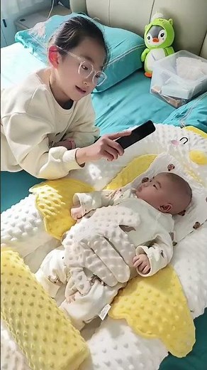 #刚刚出生的小宝宝 #刚出生的宝宝 带娃虽累, 心却满溢幸福。每一滴汗水, 都化作笑容的回馈 #babiescute