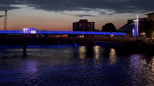32K views · 1K reactions | Short video with view of the Waterloo City of Waterloo, Iowa - City Hall 4th Street Bridge Lighting tonight from the 5th Street Bridge. Ron Steele Journalist Ron Steele | KWWL | Facebook